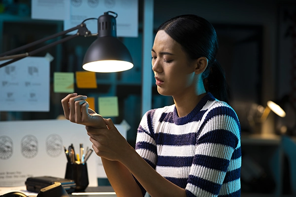Carpal Tunnel Syndrome The Nerve Disorder Lurking Among Office Workers thumbnail